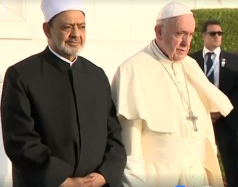 VIZITË HISTORIKE/ Papa Françesku, i pari me këtë titull që viziton gadishullin ku lindi… (VIDEO)