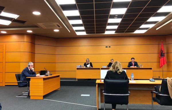 14 MIJË EUROT E DYSHIMTA/ Kandidatja për Gjykatën Kushtetuese përballet me raportin negativ pas…