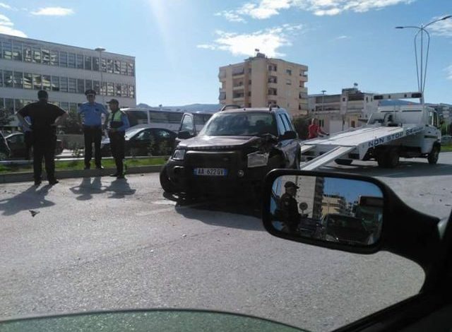 AKSIDENTI TRAGJIK NË DURRËS/ “Fouristrada” e francezëve përplaset me automjetin. Identifikohet viktima