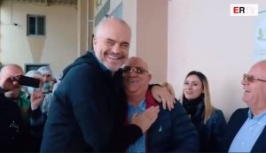 “BOS ME VIZAT AMERIKANE KE PROBLEME”? BATUTAT e Ramës me sipërmarrësin dhe “thumbi” për Berishën (VIDEO)