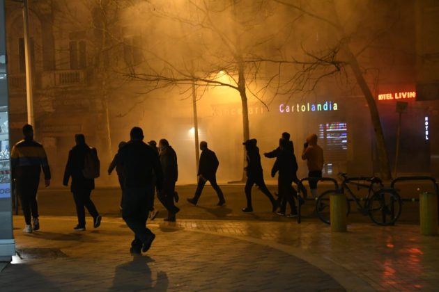 PROTESTA PARA KUVENDIT/ Reagon OSBE: Dhuna nuk është akt demokratik. Djegia e gomave…