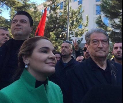 DJEGIA E MANDATEVE/ PD bojkotoi edhe Kushtetutën, por vendi funksionon edhe sot e kësaj dite me atë Kushtetutë