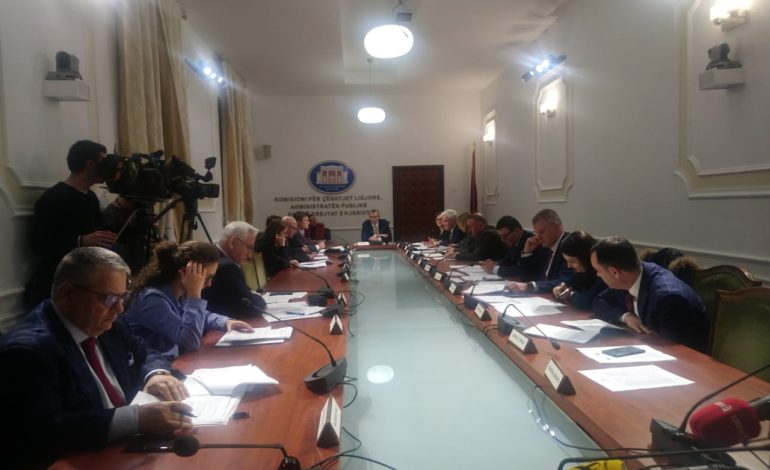 NDRYSHIMI I RREGULLORES SË KUVENDIT/ Xhafa: Deputetët po shndërrohen në kartona, legjislativi si zgjatim i…