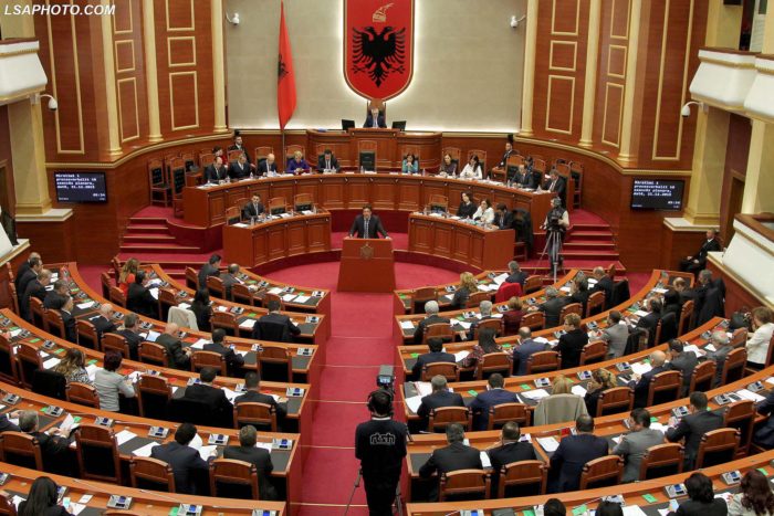 LIGJI PËR NOTERINË/ Kuvendi rrëzon dekretin Presidentit Meta