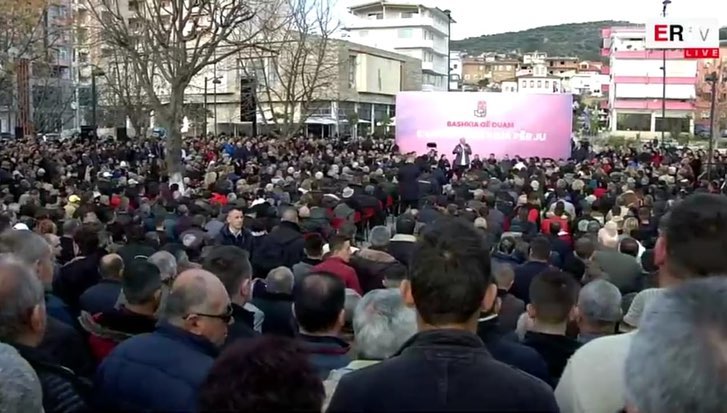 OPOZITA PROTESTË PARA KUVENDIT/ Reagon zv.kryeministri: Popull doni, popull do të keni