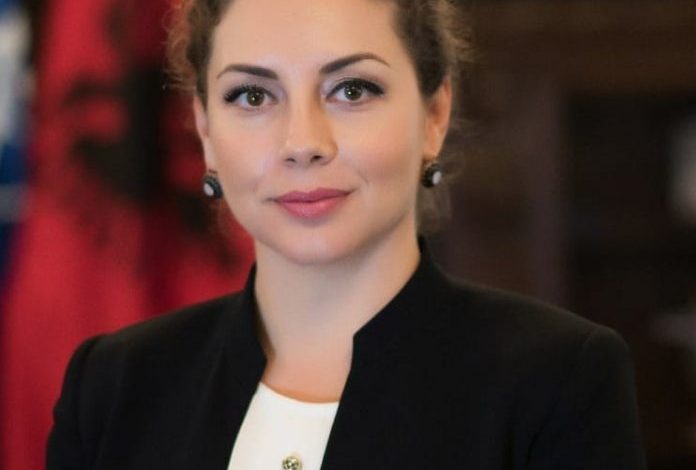 PAS FUNDIT TË LUMTUR TË “BOJKOTIT”/ Xhaçka: Opozita futi në “lojë” pedagogët për…