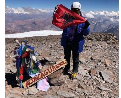 “JAM SHUMË E LUMTUR…”/ Alpinistja shqiptare ngjitet në majën më të lartë të Amerikës