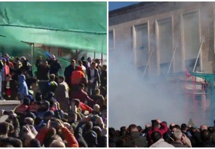 PROTESTA E OPOZITË/ Përplasja me gardën, janë lënduar 6 qytetar dhe dhjetëra janë…
