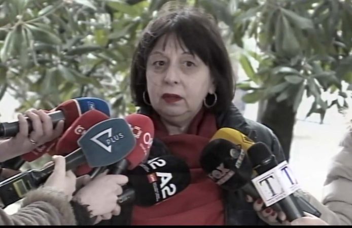 VDEKJA E 36-VJEÇARES SHTATZËNË NGA AH1N1/ Reagon shefja e Infektivit: Vaksinohuni