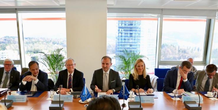 “PARLAMENTI LEGITIM DHE…”/ 5 mesazhet më të rëndësishme që dhanë ndërkombëtarët në Tiranë