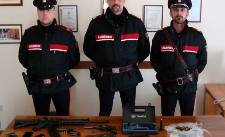 I KISHIN ARMËT GATI PËR…/ Kapen DY të rinjtë shqiptarë. Kishin…