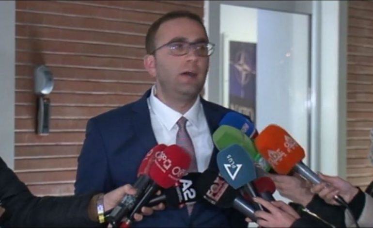 PROTESTA/ PD kërcënon ministrin e Brendshëm: Do t’i shkojmë te shtëpitë e tij!
