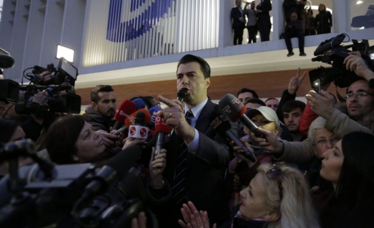 DJEGIA E MANDATEVE/ Ja DOKUMENTI që firmosën deputetët e PD në selinë blu