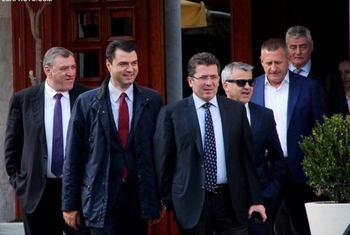 “ËSHTË VENDIM I OPOZITËS SË…”/ Aleatët krah Bashës: Djegia e mandateve vendim unanim