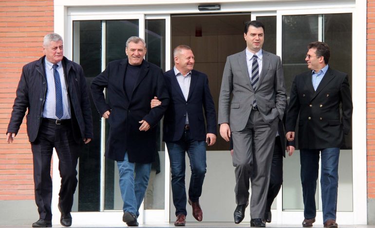 PËRFUNDON MBLEDHJA E OPOZITËS/ Dash Shehi zbardh vendimet: Pas datës 16 mars….