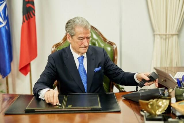 NDARJA NGA JETA E KIÇO BLUSHIT/ Berisha: Humbëm një personalitet të shquar