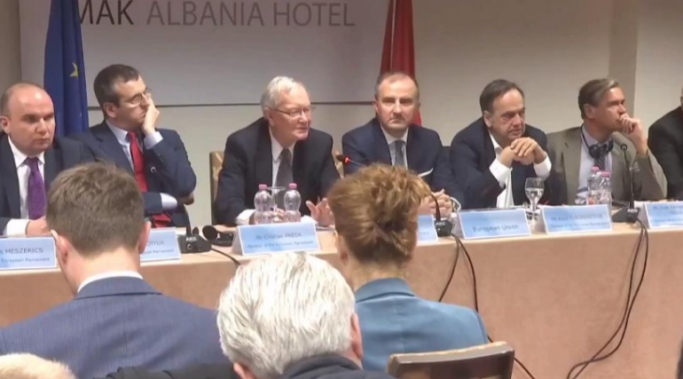 DELEGACIONI I PE-s KONFERENCË PËR MEDIAT/ Duhet konsensus kombëtar, kundër bojkotit