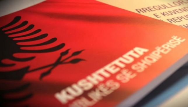 DJEGIA E MANDATEVE NGA OPOZITA/ Ja çfarë parashikon Kushtetuta