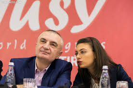 “SHQIPËRIA ËSHTË…”/ Deputetja e LSI i shkruan Fleckenstein dhe i kërkon që të mbyllë gojën: Na lër të bëjmë detyrën tonë