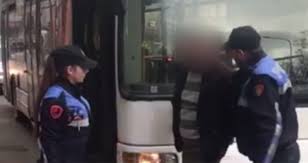 “BËNTE LËVIZJE TË ÇRREGULLTA”/ Arrestohet shoferi i urbanit në Tiranë, policia zbuloi se…