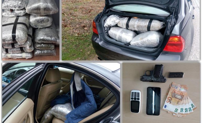 KAPET NË KUFI SHTETASI GREK/ Kishte në makinë 77 kilogram marjuanë dhe…