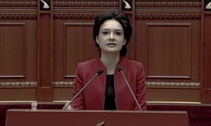 PROTESTA/ Spiropali nga Kuvendi: Opozitën hidheni në kosh, do lindë opozitë e re!