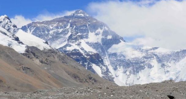 JO ALIPINISTË PA LEJE NË EVEREST/ Kina mbyll kampin bazë të turistëve në Tibet