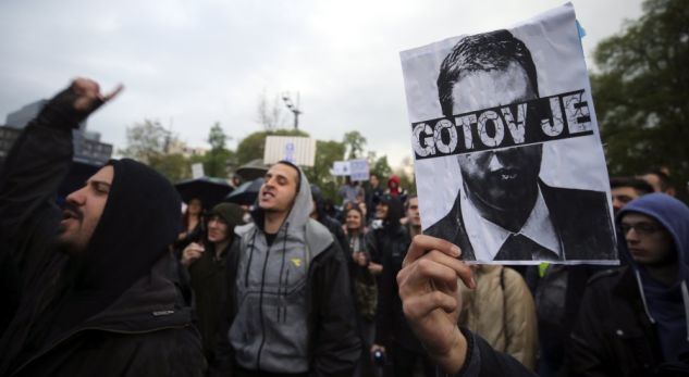 “KUSH E DO RRËZIMIN TIM ËSHTË, SHUMË…”/ Vuçiç: Pas protestave në Beograd qëndron dikush nga Kosova