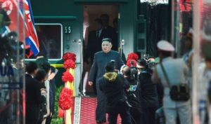 48 ORË RRUGË DHE 4 MIJË KILOMETRA/ Kim Jong-un mbërrin në Vietnam për takimin me Donald Trump