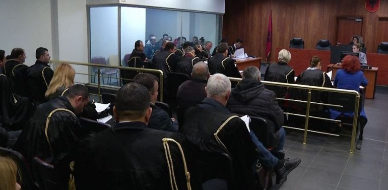 “RRUGA E GABUAR”/ Zbardhet DOSJA: Si kalohej kufiri me Greqinë, shoqëruar me makinë policie