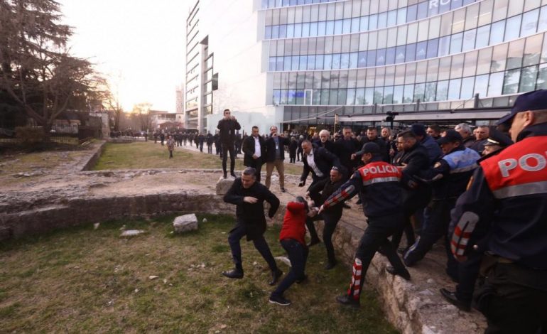 PROTESTA PARA KUVENDIT/ Blendi Klosi: Ajo që më ndodhi mua, si skenë nga filmi “Taken”