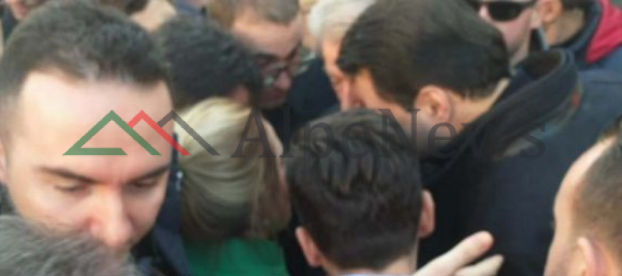 “KOKË MË KOKË”/ Pas bisedimit 10 minuta të LIDERËVE të opozitës, protesta… mbaroi!