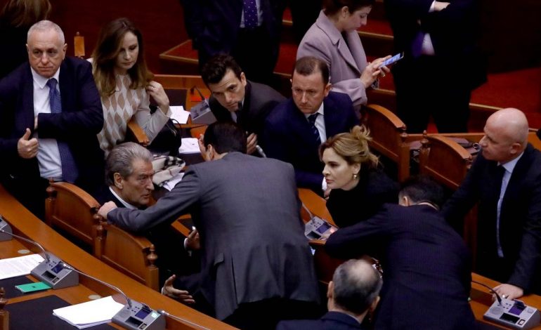 KUR TË DIGJEN MANDATET/ Lista e kandidatëve që do zëvëndësojnë deputetët PD dhe LSI