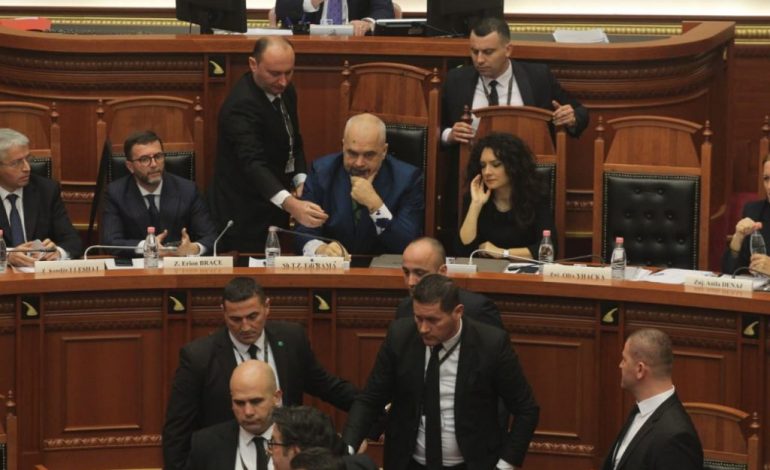 BOJA NDAJ RAMËS/ Garda hetim ndaj Palokës: Shiringa kishte solucion kimik