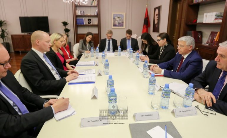 INTEGRIMI I SHQIPËRISË NË BE/ Delegacioni i Irlandës e Finlandës “zbarkon” te Lleshaj, ja çfarë u bisedua