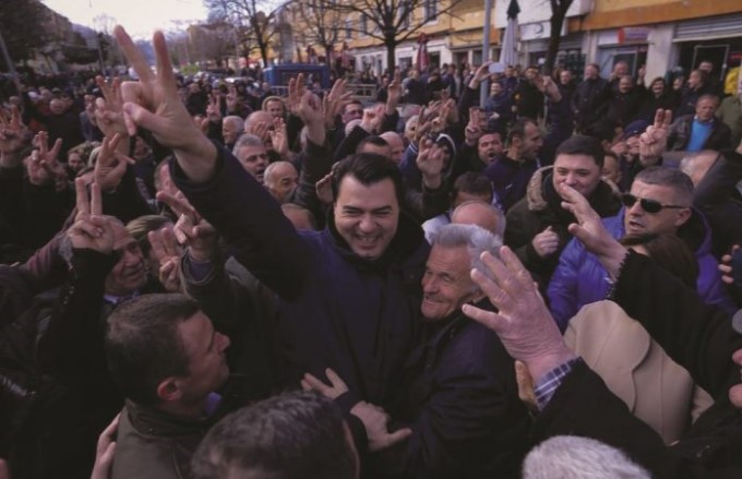 PROTESTA/ Peza: Ndryshe nga ndërkombëtarët, PD nuk është distancuar nga trazirat