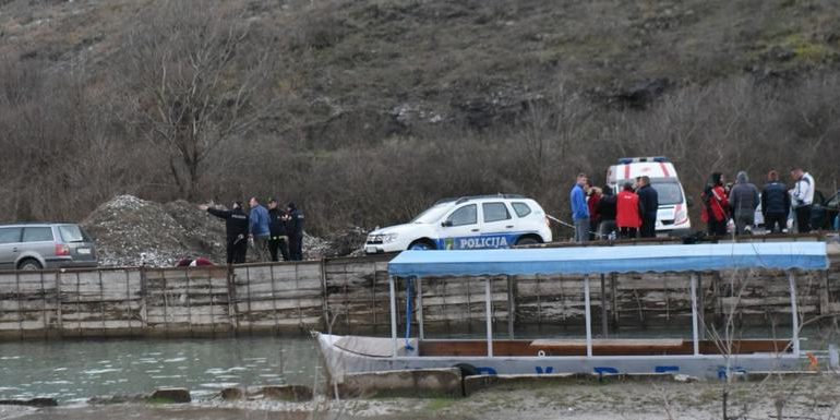 TRAGJEDI NË LIQENIN E SHKODRËS/ Stuhia përmbys varkën, vdesin 4 persona