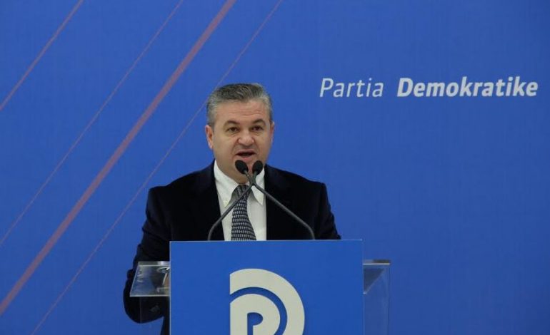NUK DOGJI MANDATIN/ PD në Lushnje shkarkon Myslim Murrizin