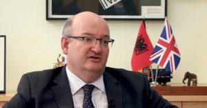 DHUNIMI I KRYEMINISTRISË/ Reagon ambasadori i britanisë: Mbështesim vetëm demostratat paqësore
