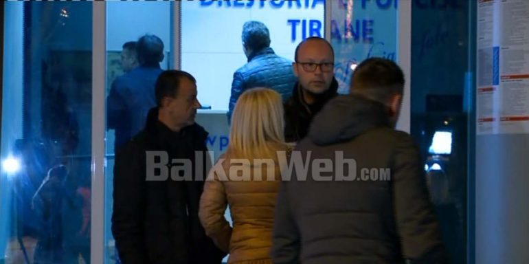 OPOZITA NUK “GJEN REHAT”/ Tension te Drejtoria e Policisë. Flamur Noka përplaset me…
