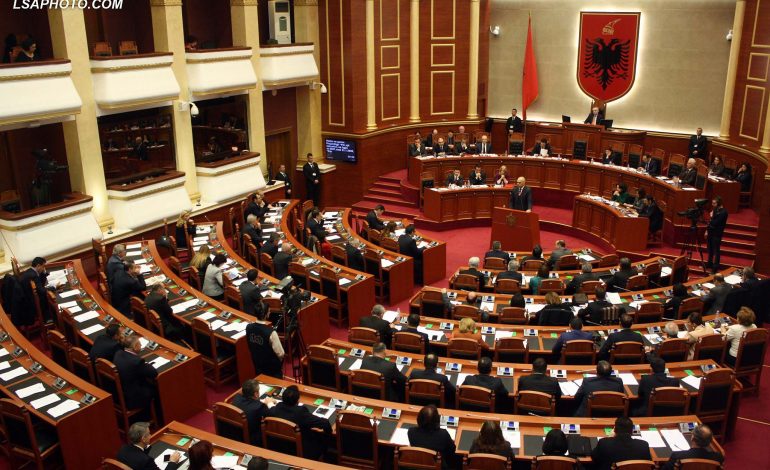 ME 130 VOTA PRO/ Kuvendi shqiptar ratifikon protokollin për Maqedoninë në NATO