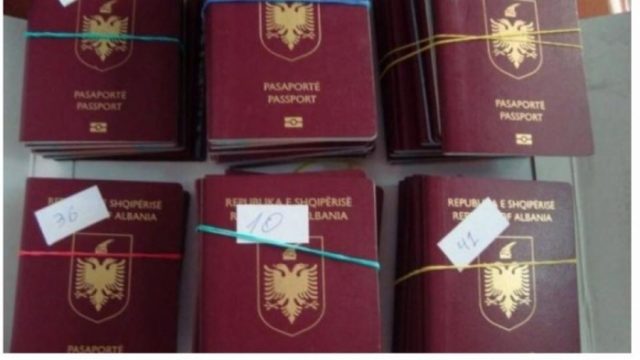 HUMBJA E PASAPORTAVE SHQIPTARE NË GREQI/ Rama mbledhje urgjente në Ministrinë e Jashtme