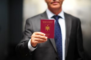 100 PASAPORTAT E HUMBURA NË GREQI/ Reagon Ministria e Jashtme