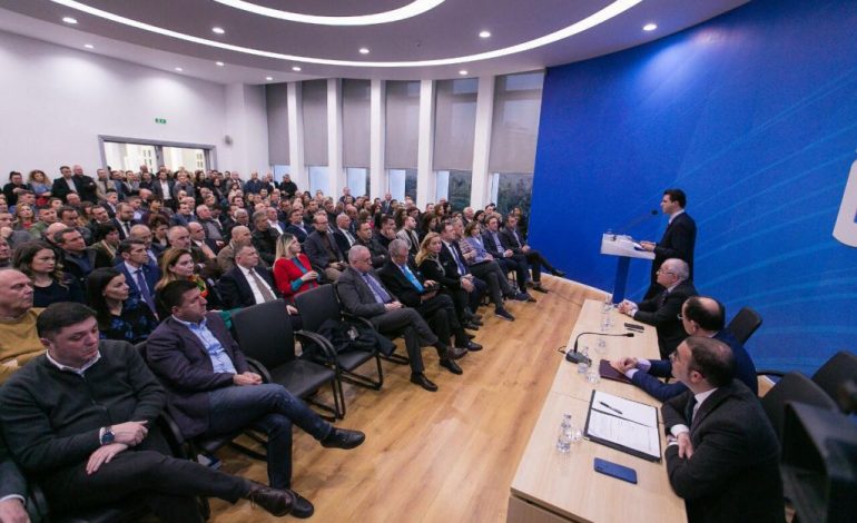DJEGIA E MANDATEVE/ Myslim Murrizi dhe Rudina Hajdari nuk kanë firmosur. Deputeti fik telefonin dhe…