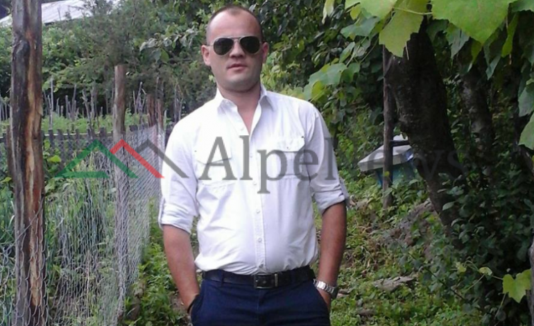 HUMBI JETËN NË PUNË/ Kush është elektriçisti që mbeti mbi DY orë në shtyllë