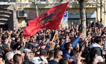 KRIZA NË SHQIPËRI/ Arqipeshkvi i Tiranës e Durrësit: Dialogu e vetmja zgjidhje