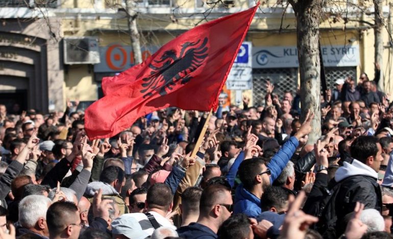 KRIZA NË SHQIPËRI/ Arqipeshkvi i Tiranës e Durrësit: Dialogu e vetmja zgjidhje