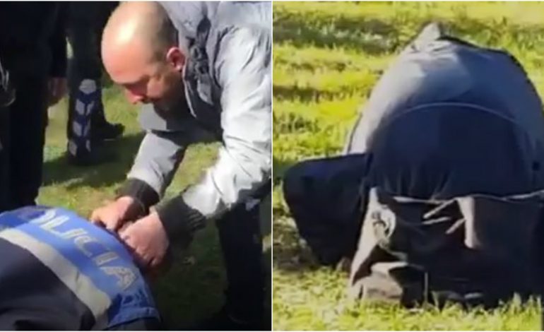 “MOMENTET PREKËSE NGA PROTESTA”/ Nga qytetari që i LUTEJ zotit, tek polici i lënduar që…