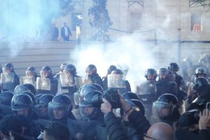ARDIT RADA/ Katër skenarët e 16 Shkurtit, nga rrethimi i Kyeministrisë te djegia e mandateve