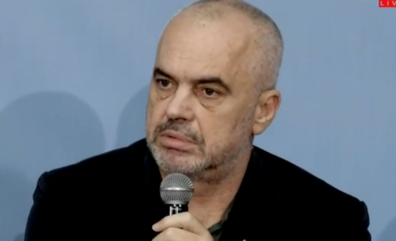 VIZITA E SPIROPALIT TEK FAMILJA NË KAVAJË/ Rama “i tërheq veshin” opozitës dhe medias: Ç’keni o hiena?!